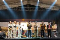 Grup vocal dangdut Trio Macan meramaikan pertunjukan wayang kulit yang dilangsungkan di Lapangan Pancasila, Salatiga, Minggu malam, 15 Desember 2024. (Dok. Trio Macan)