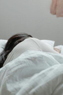 Hindari Tidur yang Menyiksa Punggung, Bagaimana Posisi Tidur yang Sehat bagi Tulang Belakang?