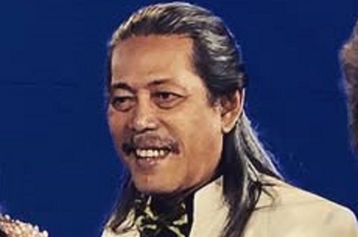 Acil Bimbo di panggung Bimbo, mengukir harmoni musik yang abadi di hati penikmatnya. (Instagram.com @triobimboofficial)

