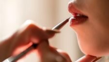 Dengan mentimun, bibir mendapat hidrasi segar yang mengurangi pigmentasi gelap. (Pixabay.com/Anemone123)