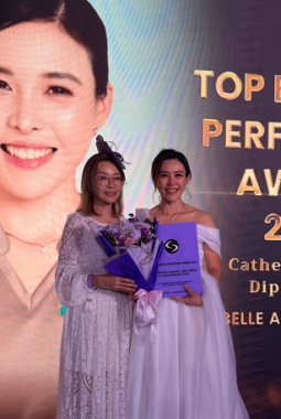 Dedikasi Tanpa Batas: dr. Catherine Soebroto Raih Penghargaan Top Performer Ellansé se-Indonesia